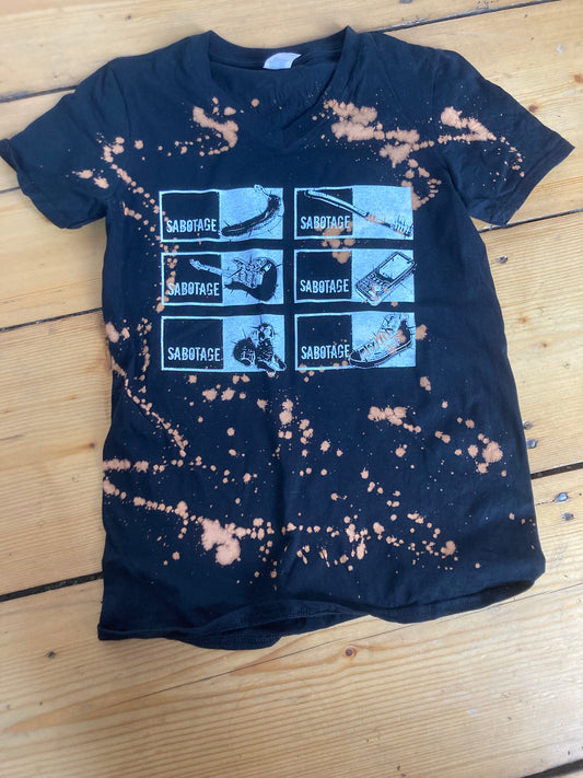 SABOTAGE V-NECK SHIRT